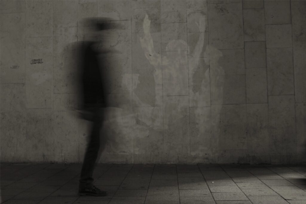 Shadow People in Dreams: Symbolism, Fear, and Sleep States