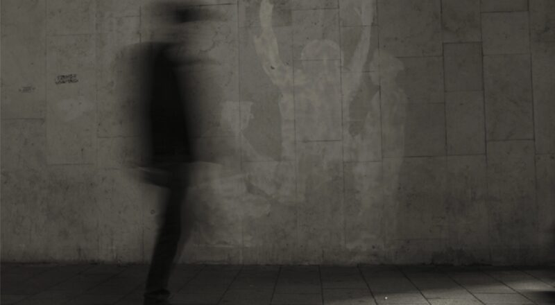 Shadow People in Dreams: Symbolism, Fear, and Sleep States